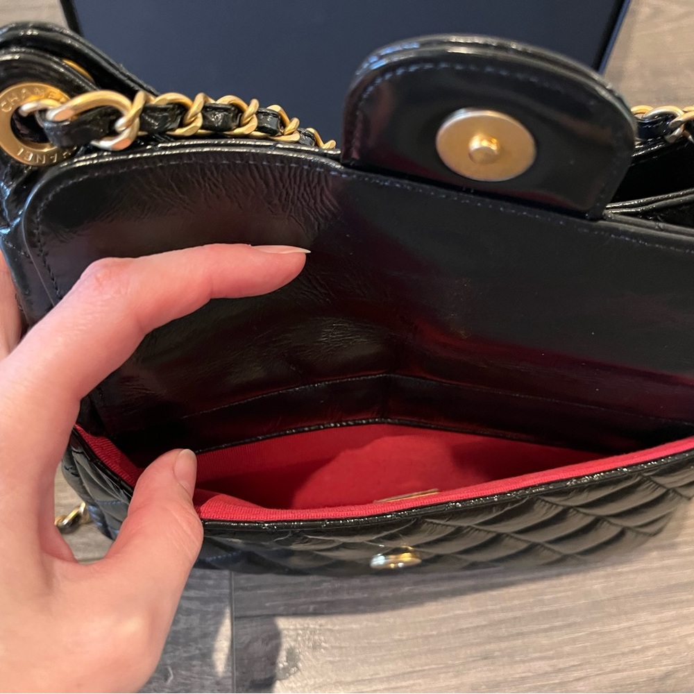 Chanel 2024 Small Wavy CC Hobo Black - Picture 4 of 6